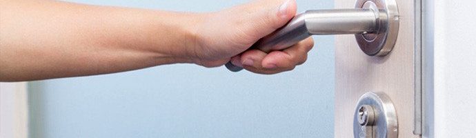 Locked Out Of House Locksmith Open Door Without Keys