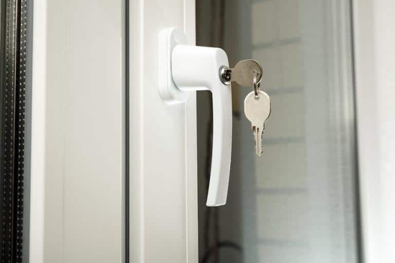 Broken door lock? When to call a locksmith to fix door locks
