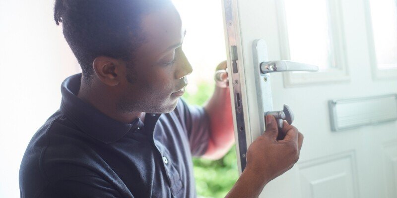 How Much Is a Locksmith Call Out in the UK